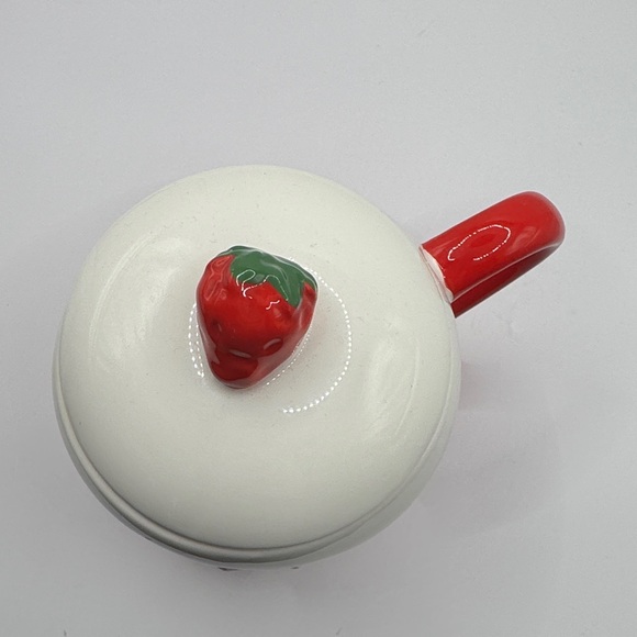 🍓 Lang Strawberry Mug – Chic & Unique – Microwave & Dishwasher Safe - Picture 3 of 5